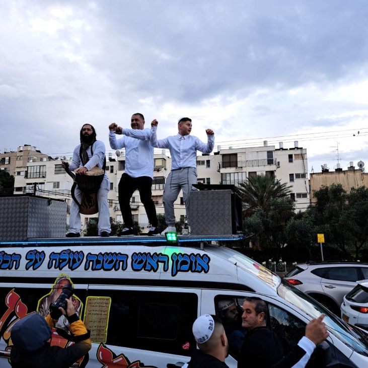 משמחים ברחוב